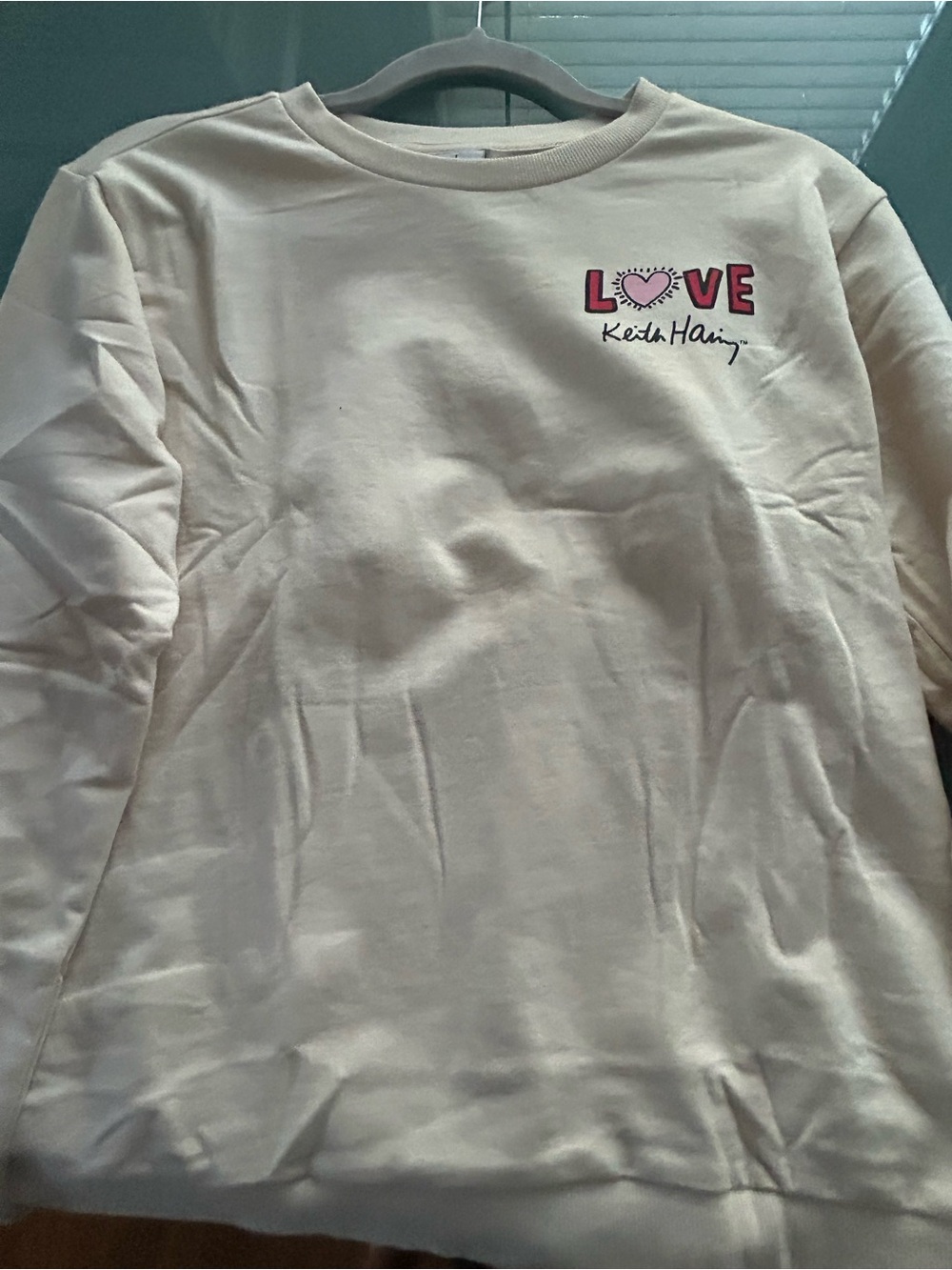 NWT KEITH HARING Plush Cream Graphic Heart Crewneck Sweatshirt Size Medium - Picture 11 of 11
